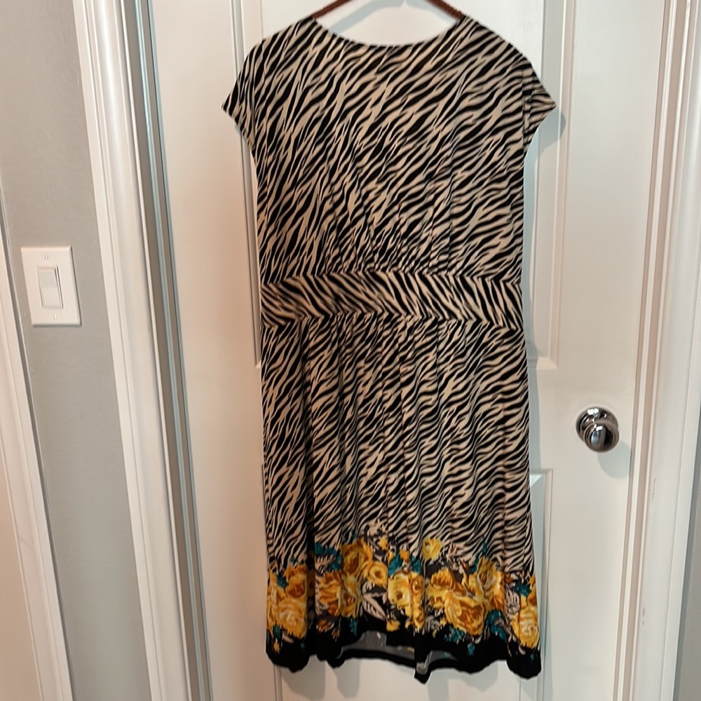 Dress - Picture 3 of 3